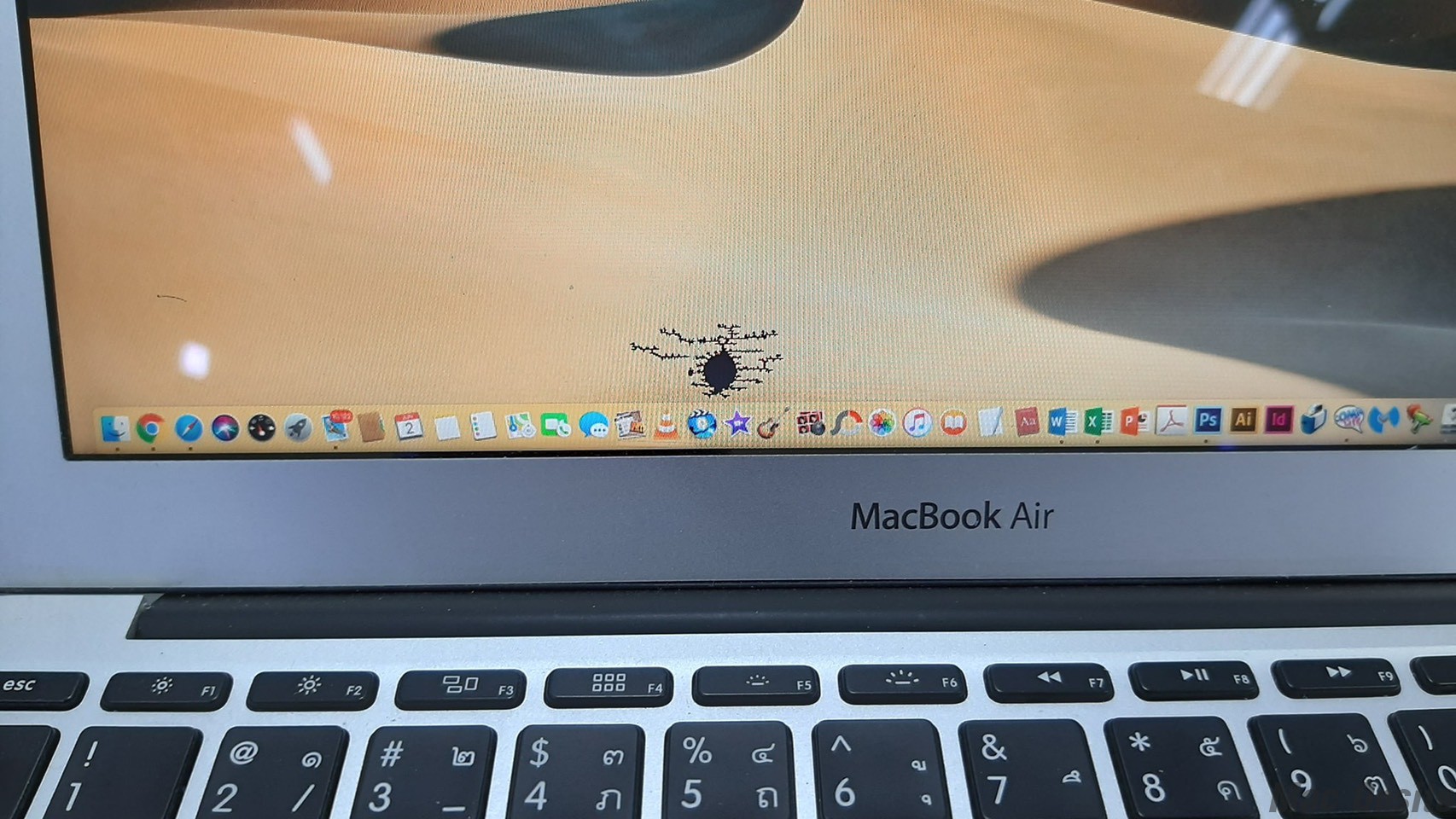 เปลี่ยนจอ Macbook Air จอแตก